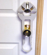 Who has Keys 2 Ur Door?Anti-Lock Bump Key Device 4 Deadbolt KeyPout KeepOut 